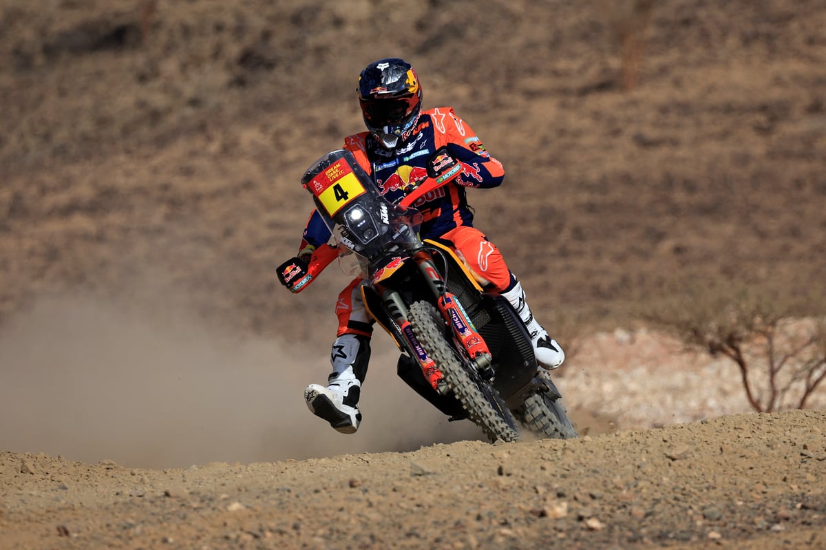 Daniel Sanders powers through the Dakar Rally 2025.