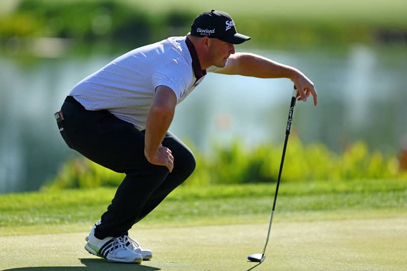Straka erects 4-shot lead