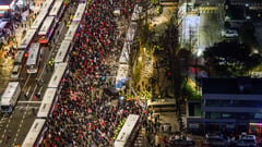 Protesters storm S. Korea court for extending president’s detention