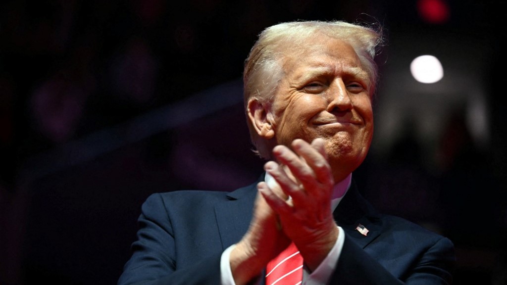 Trump vows to end 'American decline' at rally