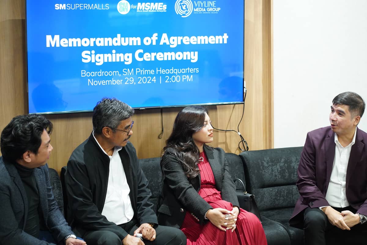 (L-R): Viyline Media Group Marketing and Advertising Manager Karol Louie Manalac, Viyline Media Group General Manager Rolando Cortez, Viyline Media Group Chief Executive Officer (CEO) and content creator Viy Cortez-Velasquez, and SM Supermalls Assistant Vice President for MSMEs Royston Cabunag at the Memorandum of Agreement Signing Ceremony in November 2024.