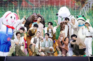 Seventeen delights fans in Phl concert