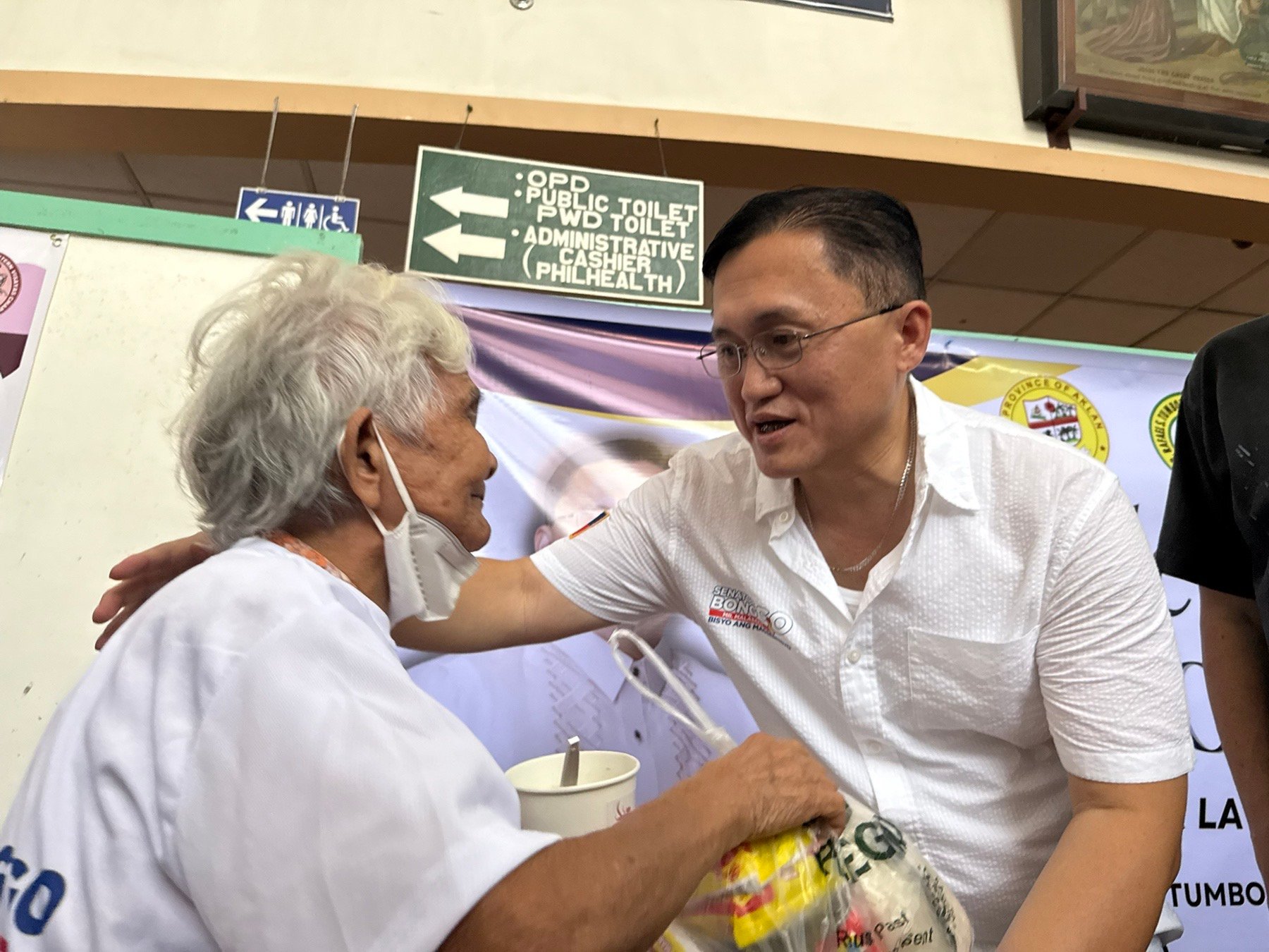 Bong Go reaffirms healthcare commitment in Aklan visit