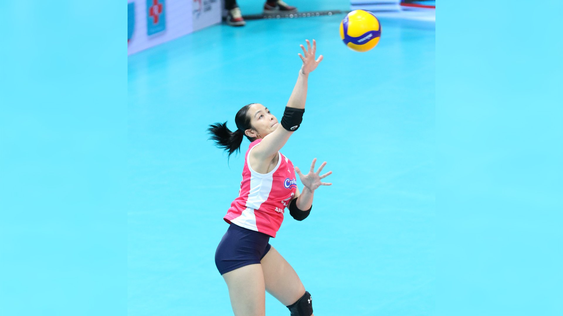 FLAWLESS CREAMLINE: Cool Smashers sparkle, race to 5th straight win