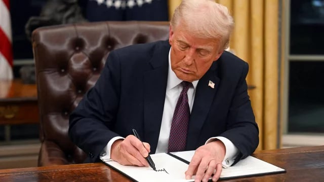 Trump signs raft of orders on Day 1