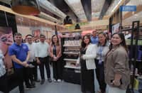 Viy Cortez-Velasquez with father, Rolando Cortez, and SM officials and representatives