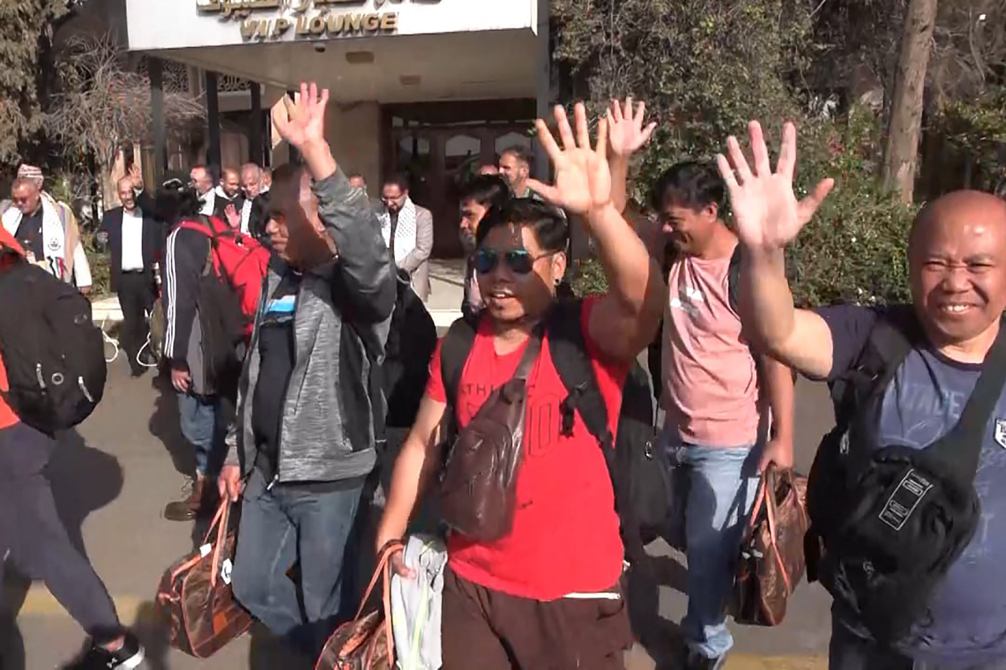 17 Pinoy seafarers freed from Houthis’ clutches