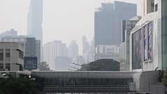 Bangkok air pollution forces 352 schools to close