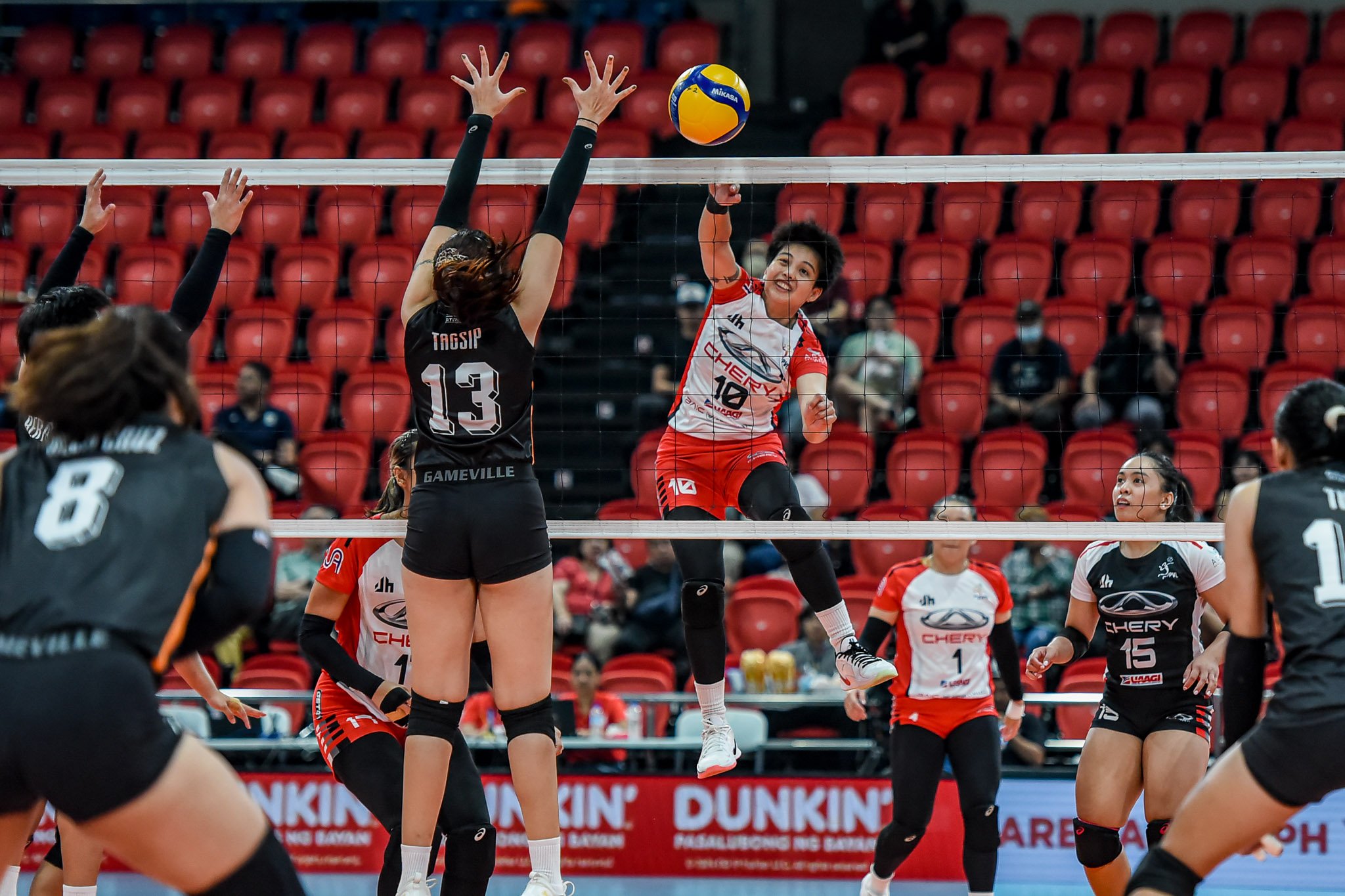AMAZING ARA: Galang regains spiking savvy as Chery slams Farm Fresh