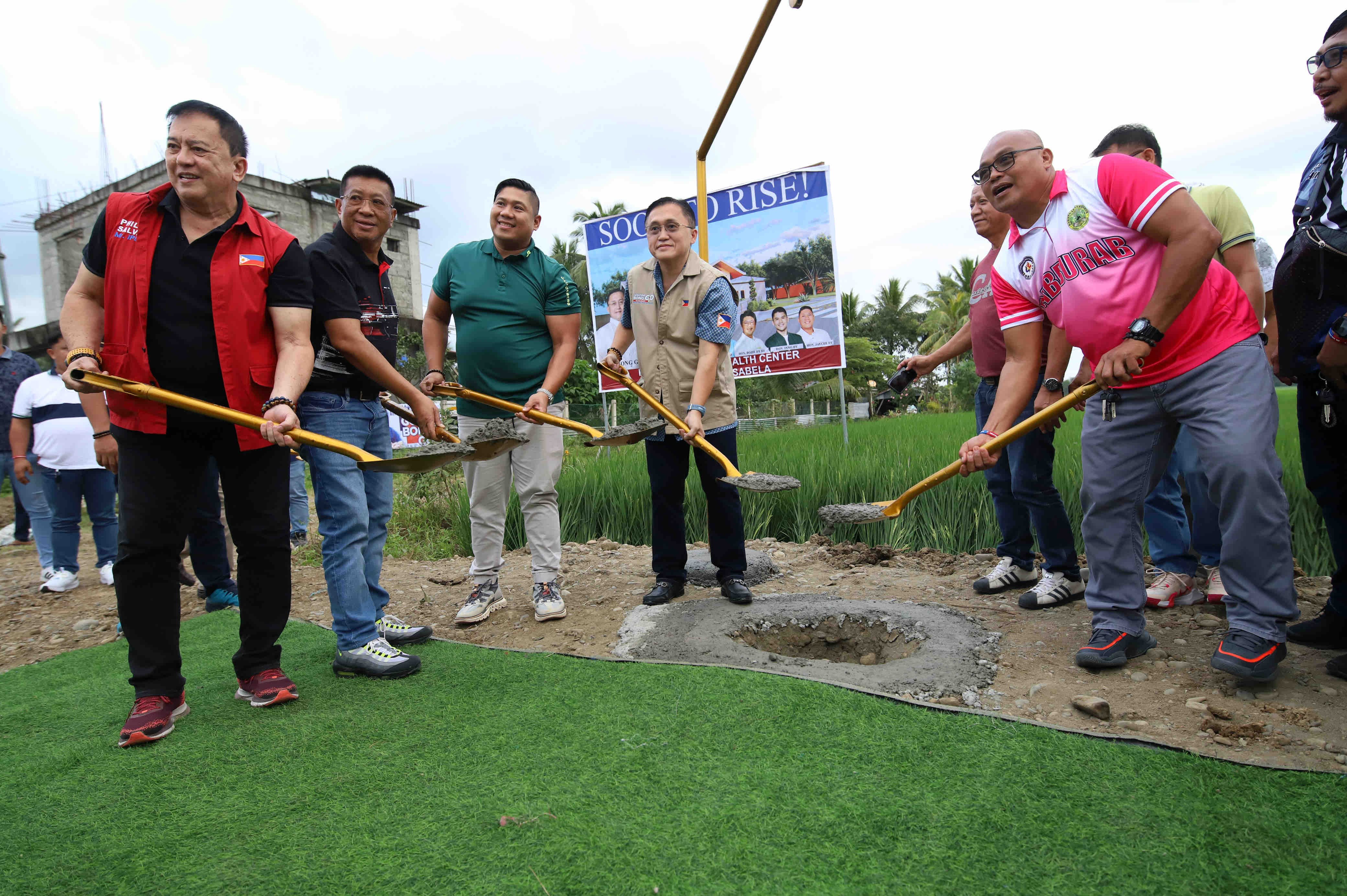 Senator Bong Go leads groundbreaking of super health center in Cauayan City