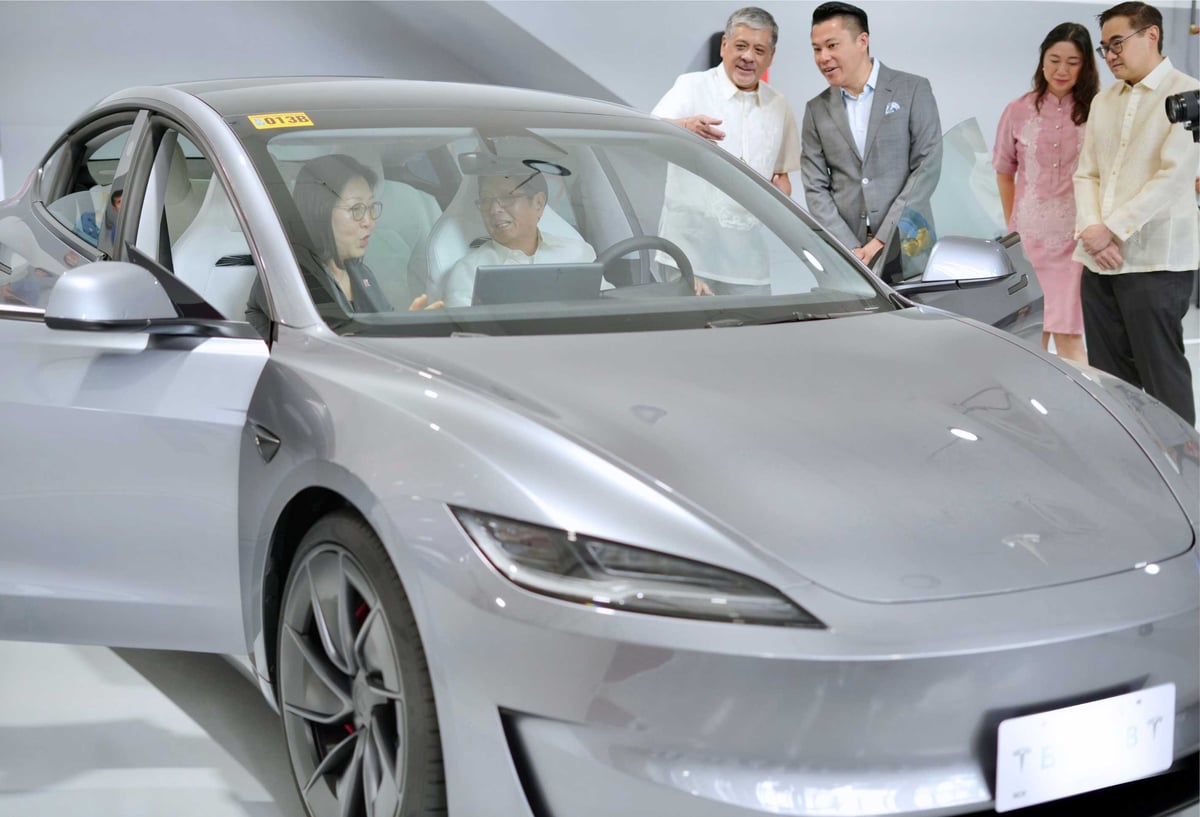 TESLA regional director Isabel Fan demonstrates Tesla’s cutting-edge features to President Ferdinand R. Marcos Jr., with key officials and business leaders observing the innovation in action. Shown are: Antonio Lagdameo Jr., Special Assistant to the President of the Philippines; Kevin Tan, chief executive officer of Alliance Global; Lani Cayetano, Mayor of Taguig City and Frederick Go, Special Assistant to the President for Investment and Economic Affairs.