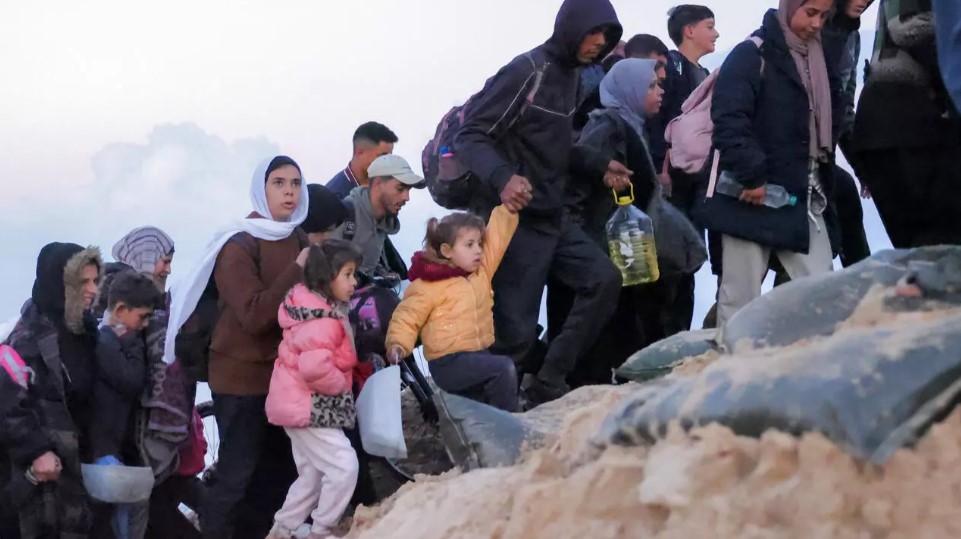 Palestinians return to north Gaza after hostage diplomacy breakthrough