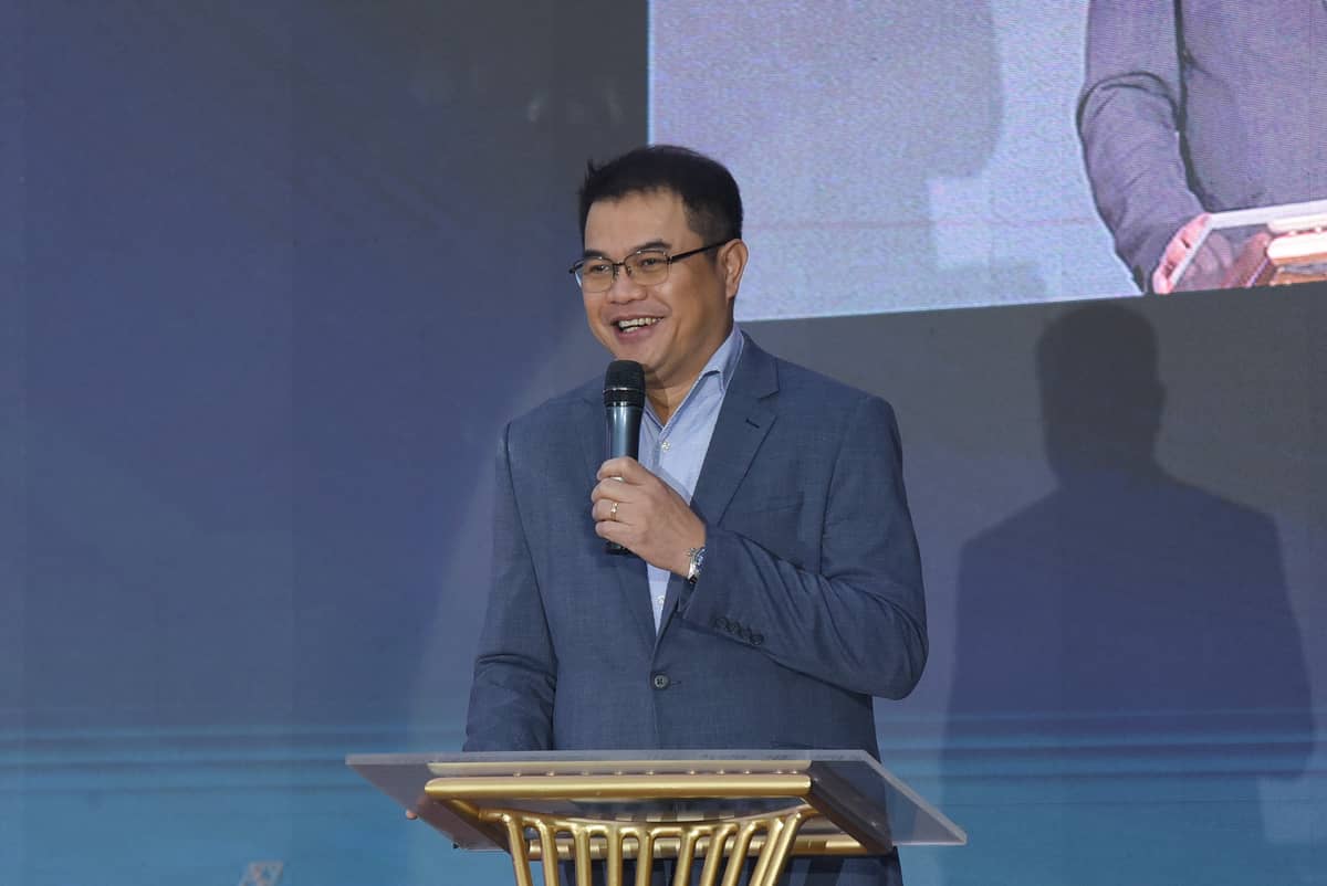 Pushing boundaries through innovation and collaboration. Meralco Executive Vice President and Chief Operating Officer Ronnie L. Aperocho highlighted the need to embrace the mindset of continuous improvement and collaboration to build a better and brighter future.