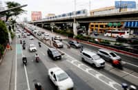 <(January 28 2025) Moderate traffic situation at Edsa in Kamuning Quezon City on Tuesday January 28 2025, the expanded number coding scheme on Wednesday January 29 is suspended, for Chinese New Year Celebration, Metropolitan Manila Development Authority (MMDA) said. Photo/Analy Labor