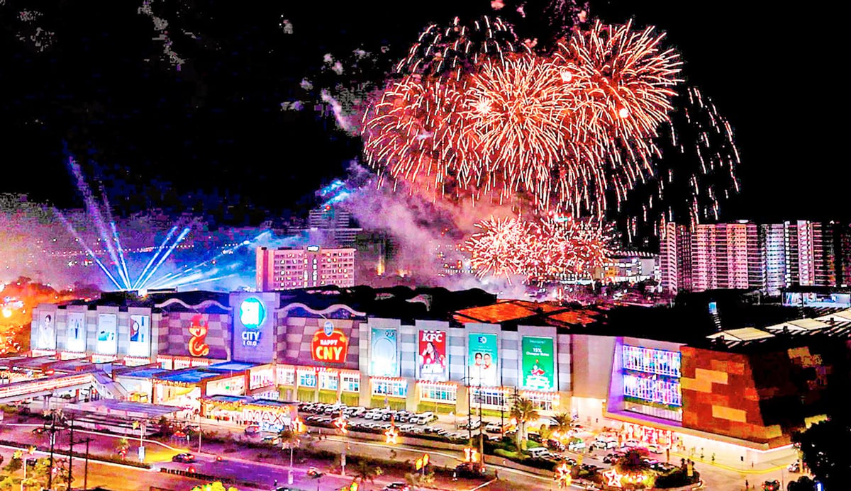 Tradition and modernity are showcased perfectly at SM City Iloilo.