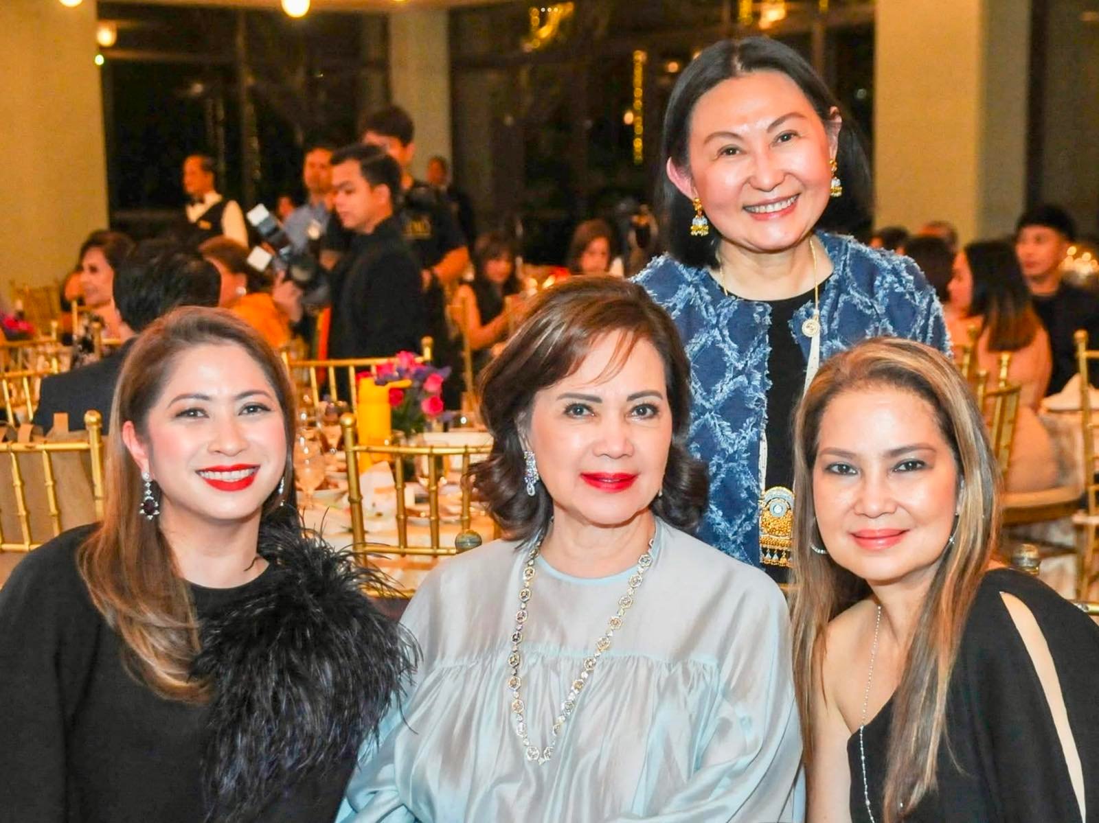 Ronalynn Salazar, Nini Licaros, Yoli Ayson and Czarina Camus (standing).