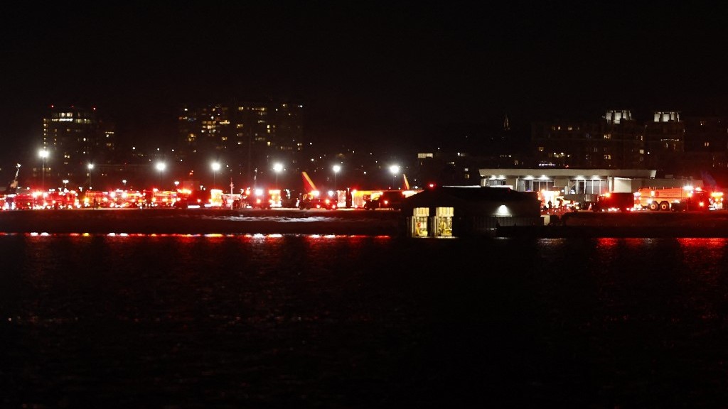 Passenger plane, helicopter collide near Washington airport