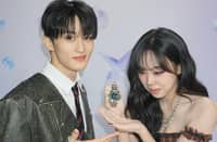Lee Young Ji thanks Mark Lee for
luxurious watch gift