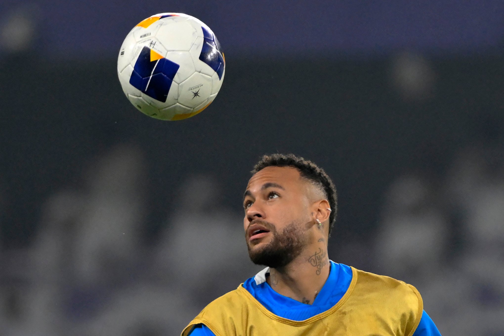 Neymar comes home, makes Santos return