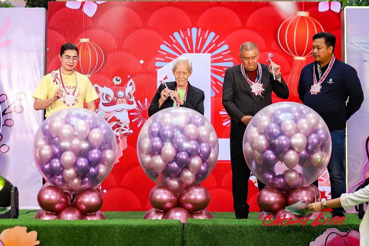 Present at the balloon-popping ceremony for the exhibit opening are Dr. Alex Chan Lim (2nd from left), who started the family art tradition. With him is SM Supermalls’ Area Head - SAVP for Marketing Operations - Ritzgerald T. Gonzales, Group Head - EVP for Marketing - Joaquin L. San Agustin, and Regional Operations Head- Mall Operations Juan Marius C. Cortez. (L-R)