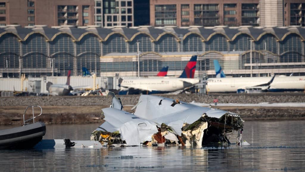 An American Airlines flight from Wichita, Kansas collided midair with a military Black Hawk helicopter while on approach to Ronald Reagan Washington National Airport outside of Washington, DC. According to reports, there were no survivors among the 67 people onboard both aircraft.