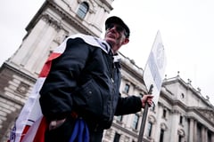 Thousands gather in London for pro and anti-Tommy Robinson demos