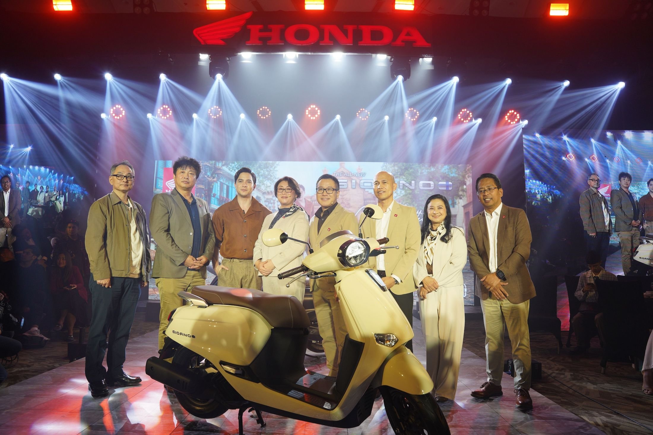 HONDA Giorno+ scooter is a game-changer in the Philippines. Shown are: (from left) Yasunori Miyamoto, vice president of Finance at Honda Philippines Inc.(HPI); Kohei Yamamoto, executive vice president of Manufacturing (HPI); Alden Richards, actor and product ambassador; Sayaka Arai, president (HPI); Dai Harada, chief engineer and large project leader, Honda Motor Co. Ltd.; Jomel Jerezo, vice president of Motorcycle Sales & Supply Chain Management, (HPI); Maria Fe Quijano, assistant vice president of Finance and IT (HPI) and Juan Gerry Datario, assistant vice president of Business Administration (HPI).