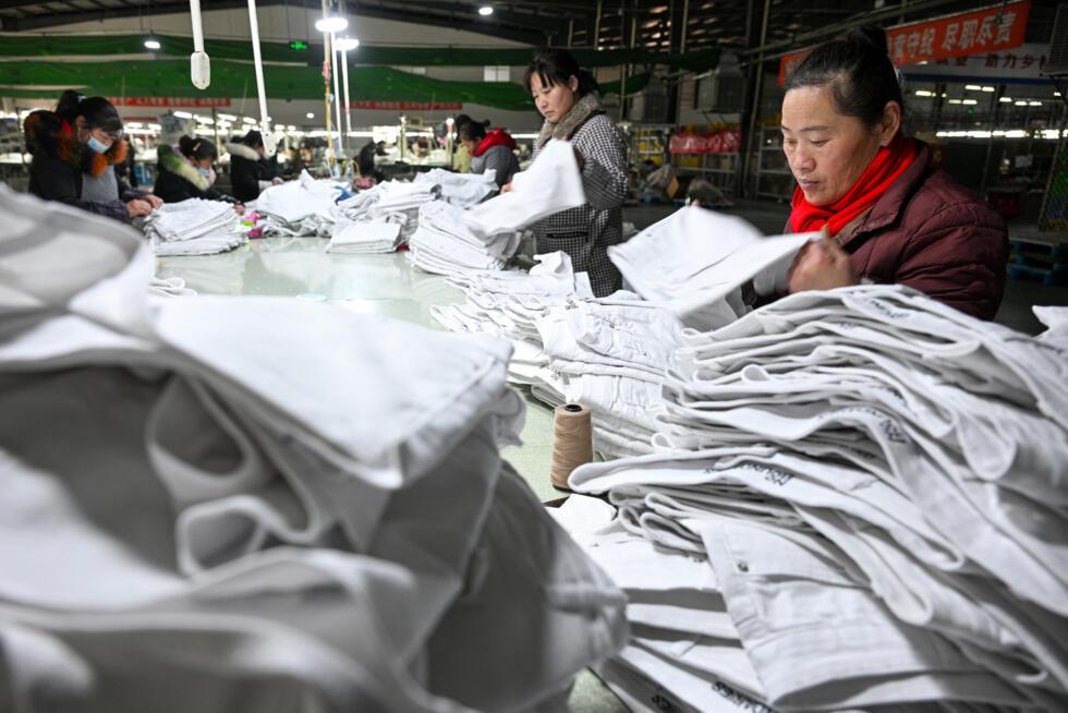 China shrugs off Trump tariffs but bruising trade war looms