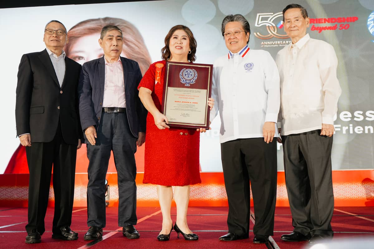 GMA Network’s Jessica Soho was awarded for her service in journalism.