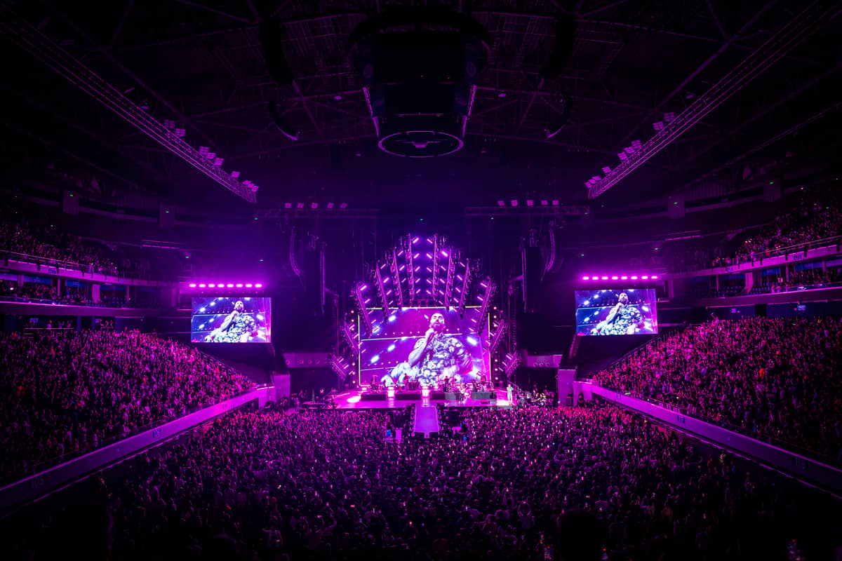 A sold-out crowd of over 11,000 fills the SM Mall of Asia Arena with energy and excitement during Maroon 5's unforgettable performance. Photo from Live Nation Philippines.