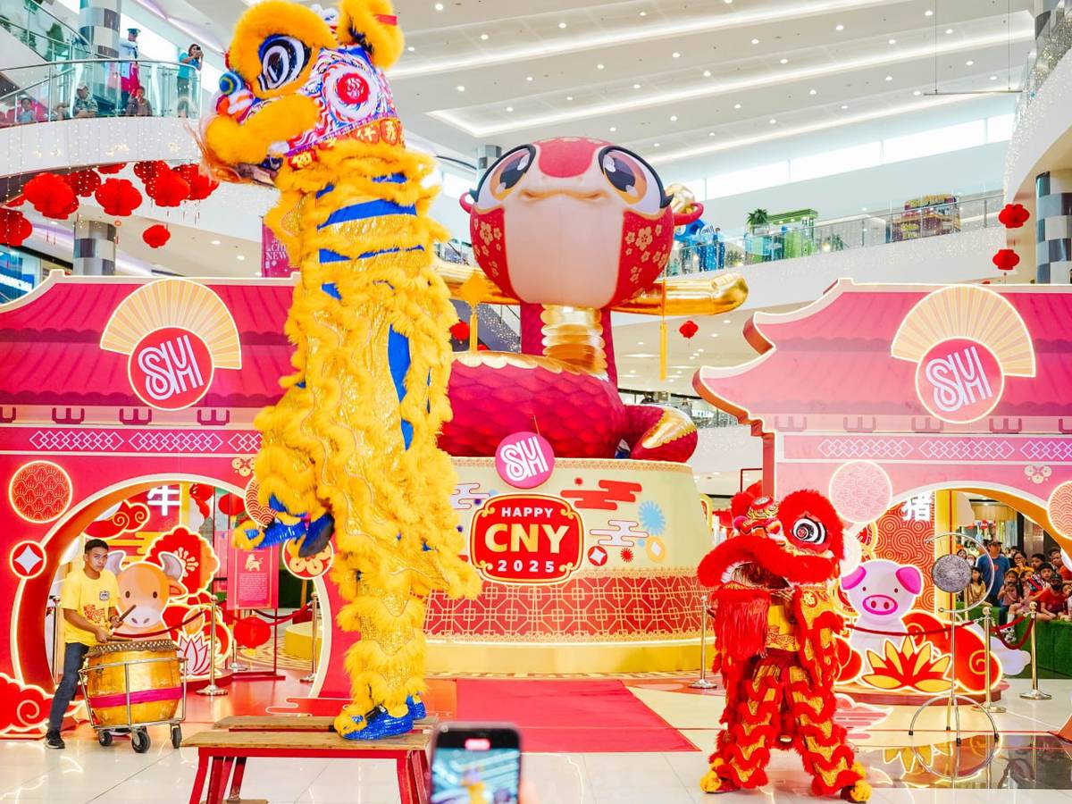 SM City Bacolod is one of the sites of the Bacolaodiat Festival, with stunning and crowd-drawing performances throughout the Chinese New Year festivities.