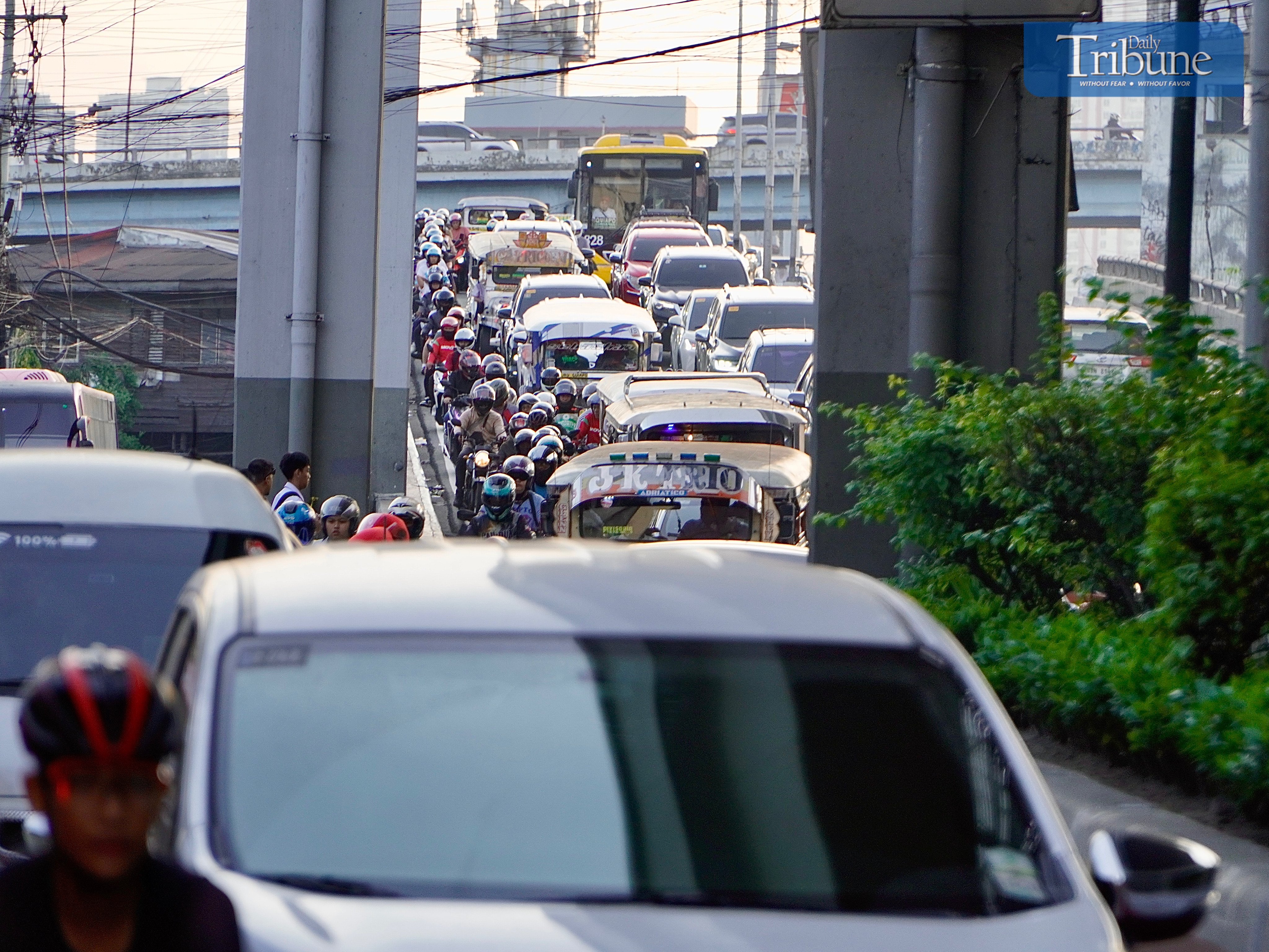 Traffic snarl in Sampaloc Calle