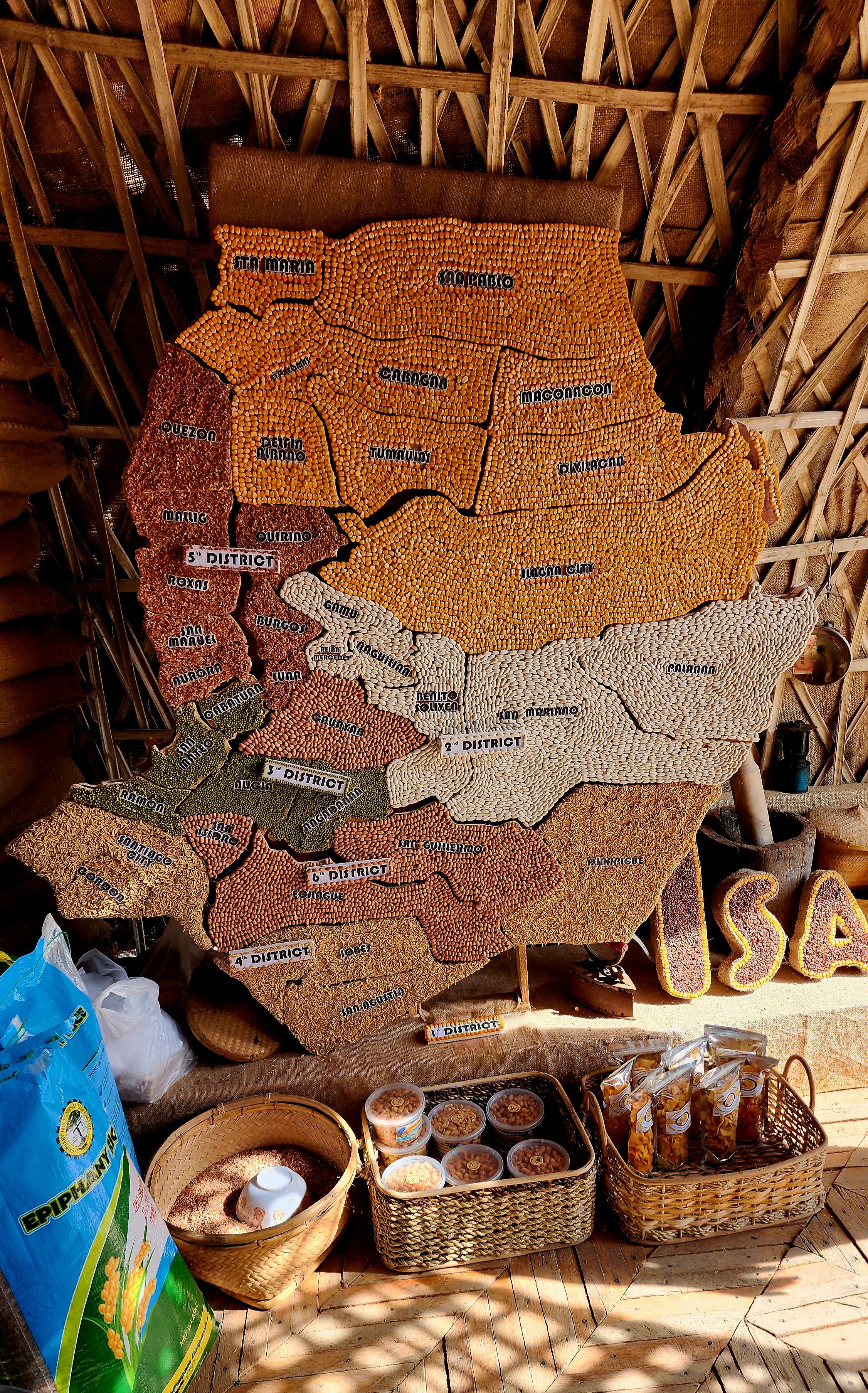 In the booth of Burgos, a map of the grains produced in Isabela.