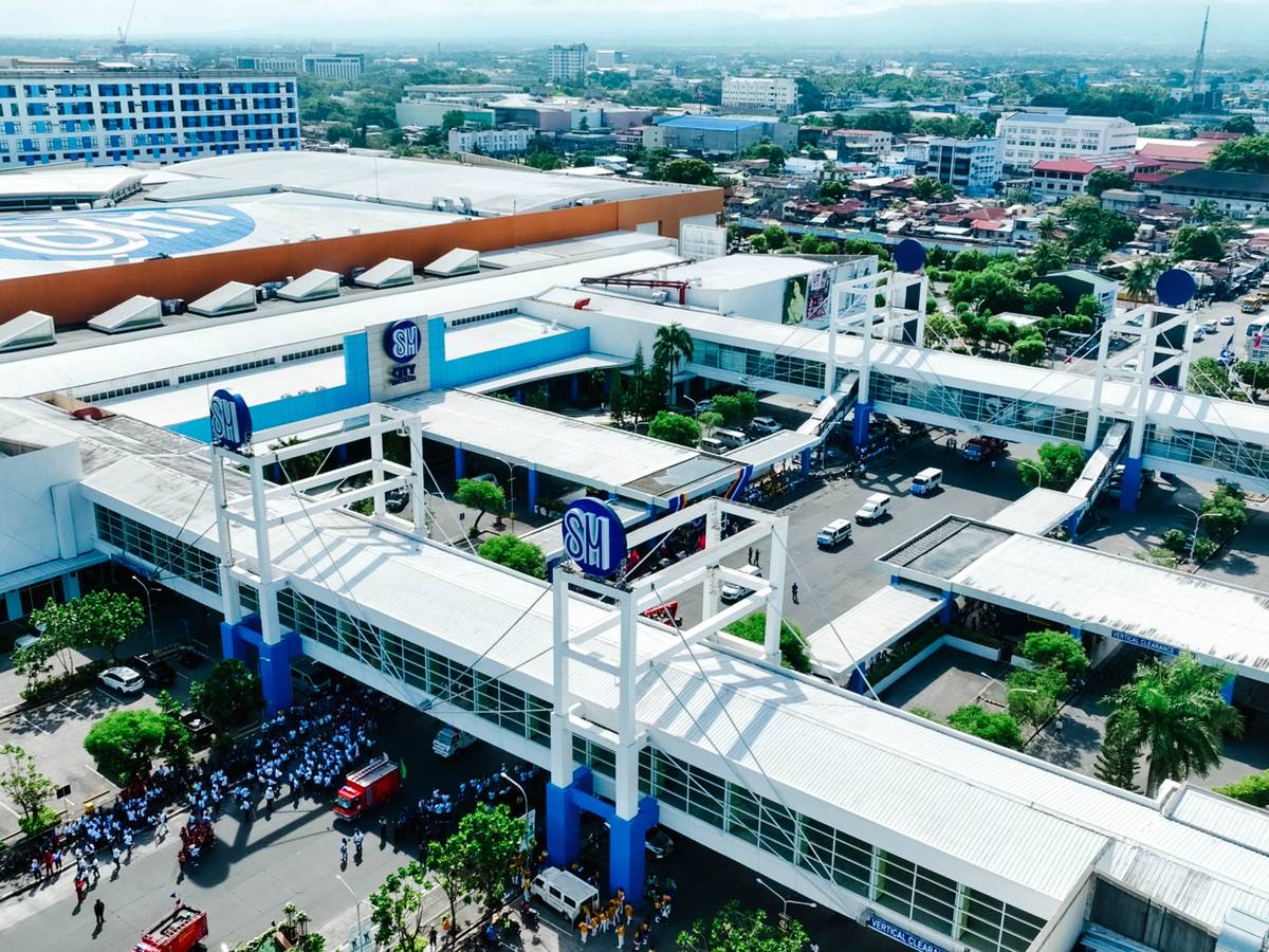 For 18 years since 2007, SM has invested in the city, with notable developments like the expansive SM City Bacolod, Park Inn by Radisson Hotel, NU Bacolod, a multi-level carpark building, and soon within the mall complex, SM Development Corporation’s SMILE Residences, more retail and dining options at The North Block, modern facilities for BPOs, expansion of the mall’s south wing, and the redevelopment of the Manokan Country. Beyond the reclamation area, Bacolod can look forward to an SM township that is set to become an urban oasis, all of which are exciting projects that reflect the unwavering belief in the City of Smiles’ potential.