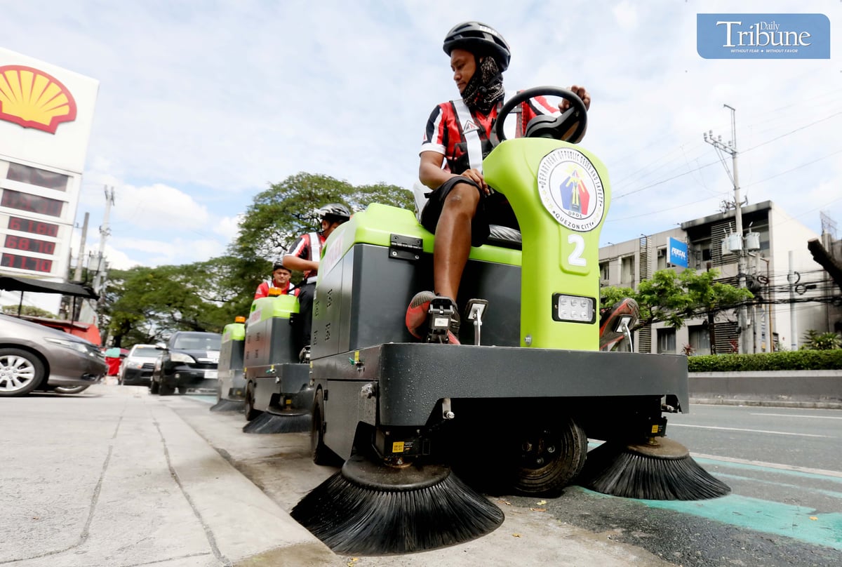 On Monday, 3 January 2025, personnel from Quezon City’s Department of Public Order and Safety rolled out a Street Sweeper Machine to clean bike lanes along Kalayaan Avenue.