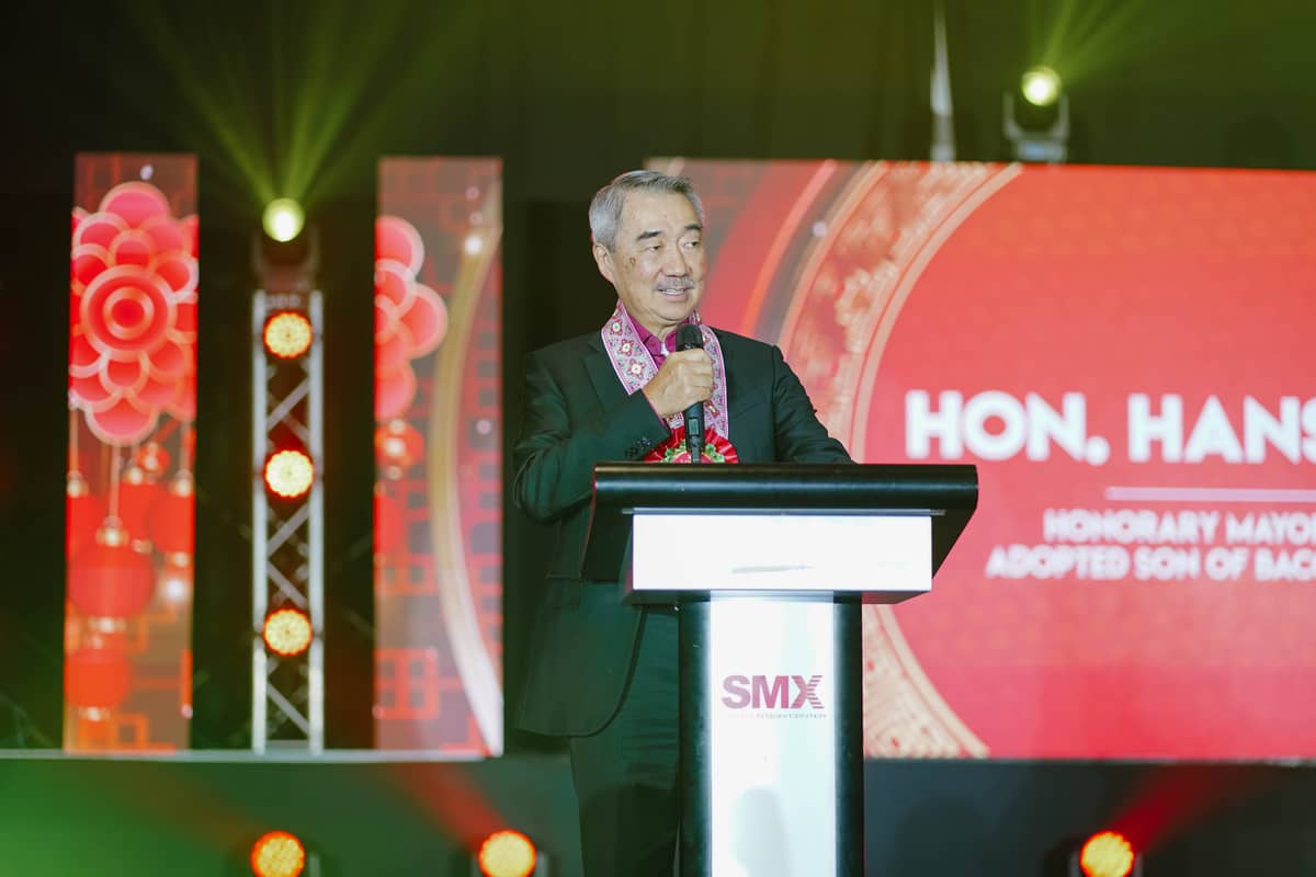 Hans T. Sy addresses the Tsinoy and business community of Bacolod City and Negros Occidental at the Spring Festival Gala. The annual event is attended by members and families of Filipino-Chinese descent, prominent figures from the local business community, government, cultural and civic sectors. The gala, held during the Lunar New Year, is one of the highlight events of the Bacolaodiat Festival.