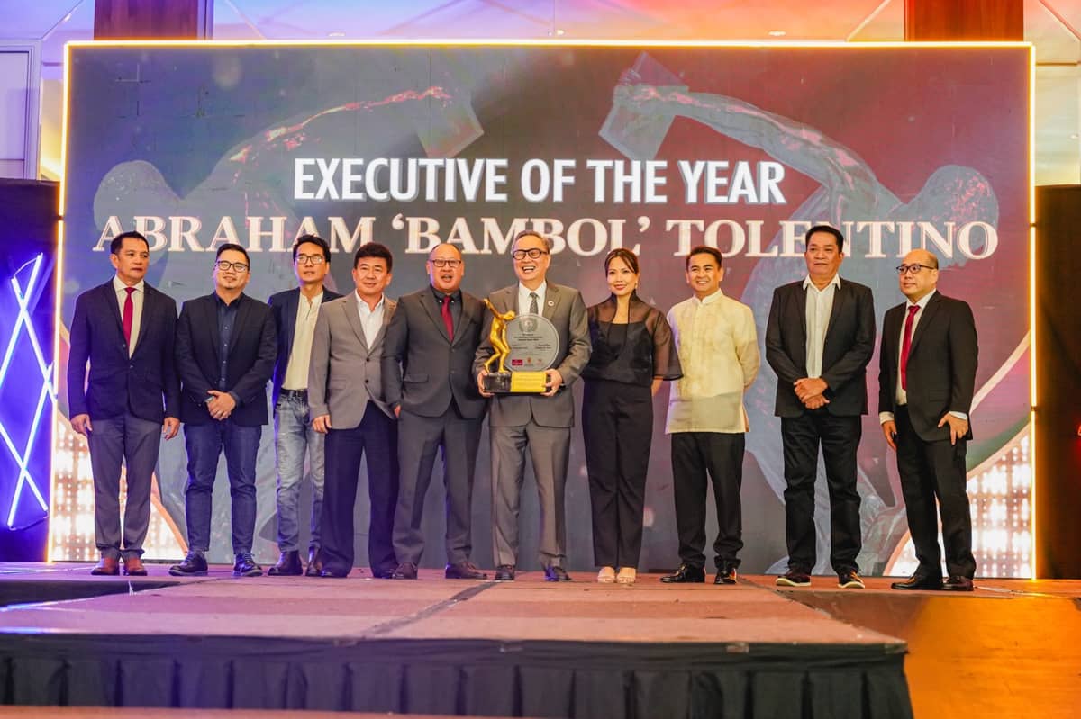 LOOK: Total GameZone Xtreme Incorporated President Rafael Jasper Vicencio, alongside executives from PSA Awards sponsors, presents the Executive of the Year award to Abraham 'Bambol' Tolentino at the PSA Awards.