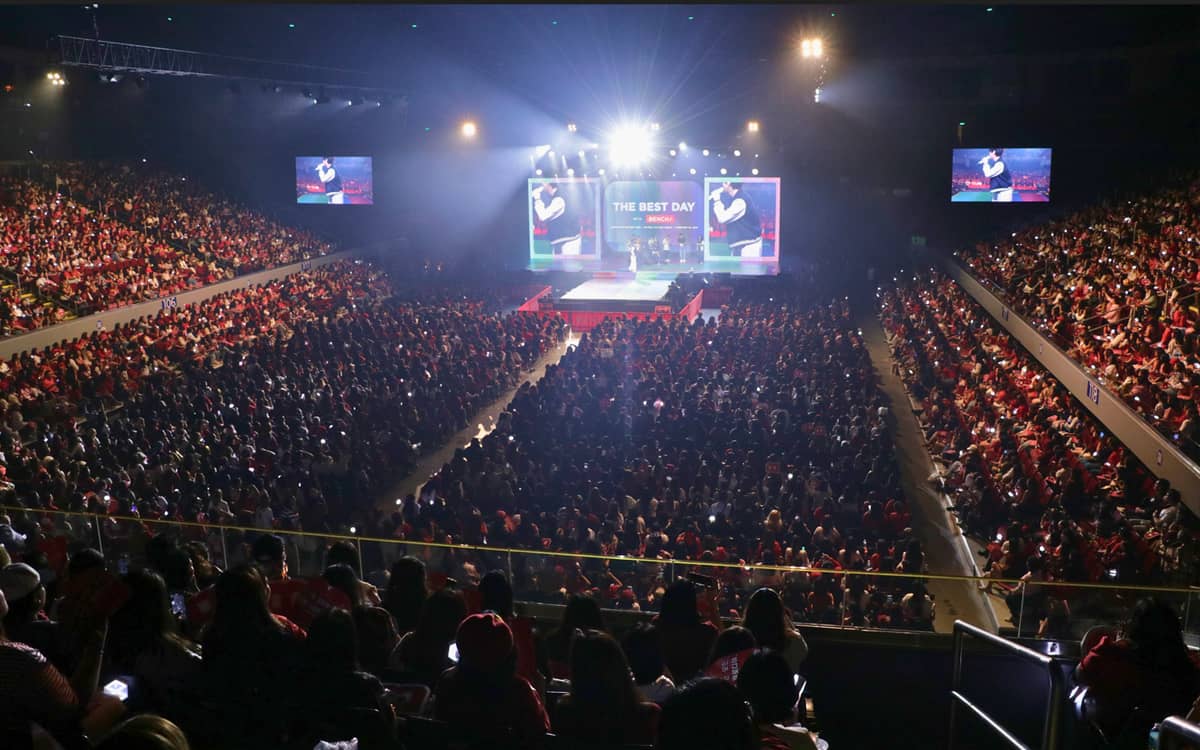 Thousands of EXO-Ls (the official fandom name for fans of EXO) attend ‘The Best Day with Bench’ fan meet with Baekhyun.