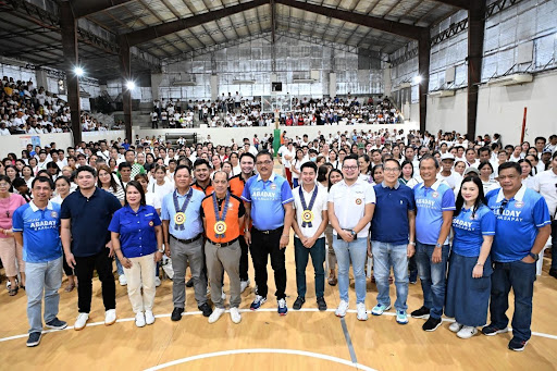 Batangas, Philippines – The Philippine Charity Sweepstakes Office (PCSO) successfully distributed a total of 2,000 Charitimba (food buckets) on Wednesday, January 22, 2025, benefitting residents of Rosario and Taysan in Batangas province.