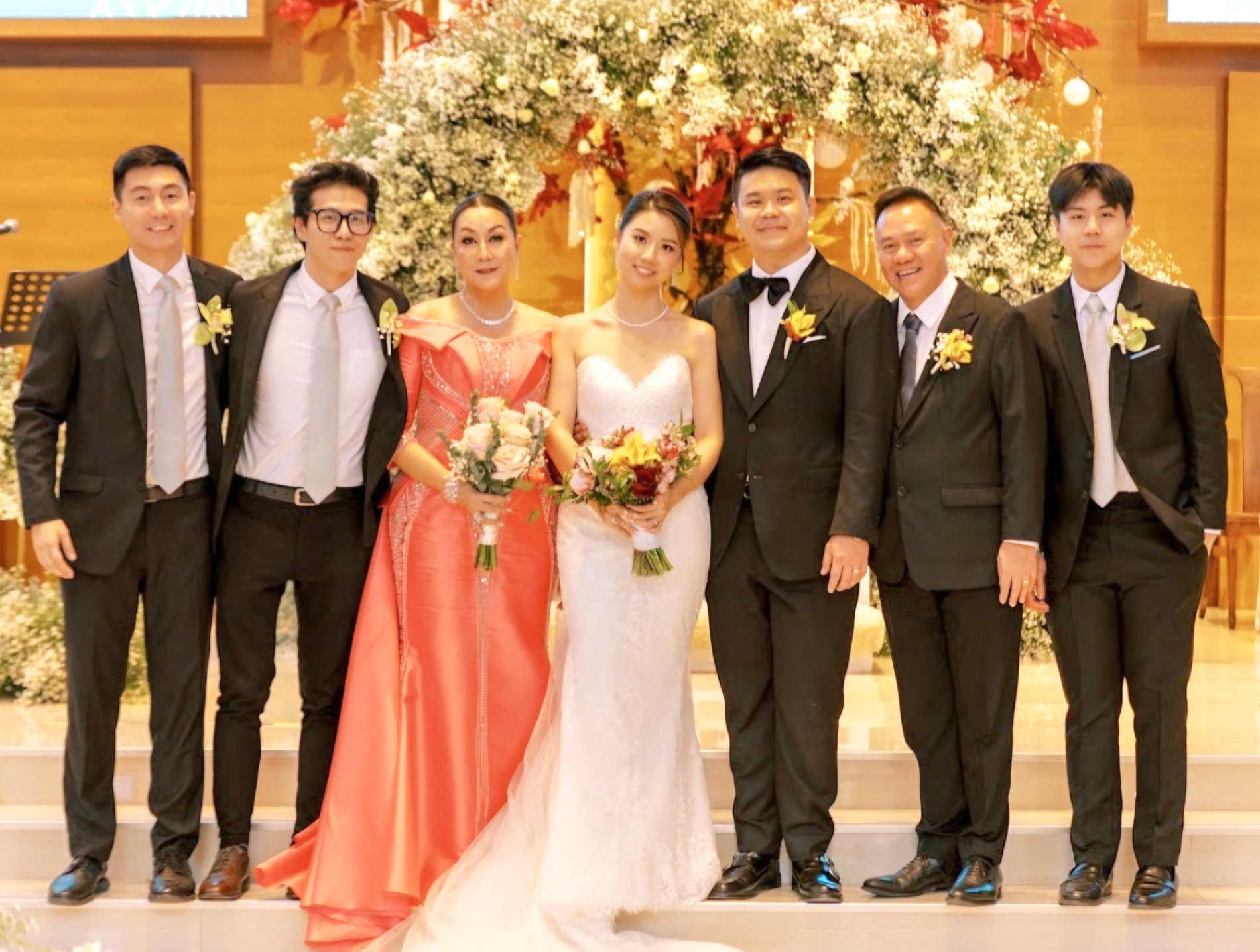 The newlyweds with the family of the bride: Kevin, Darren, Frances, Erwin and Daniel Siao.