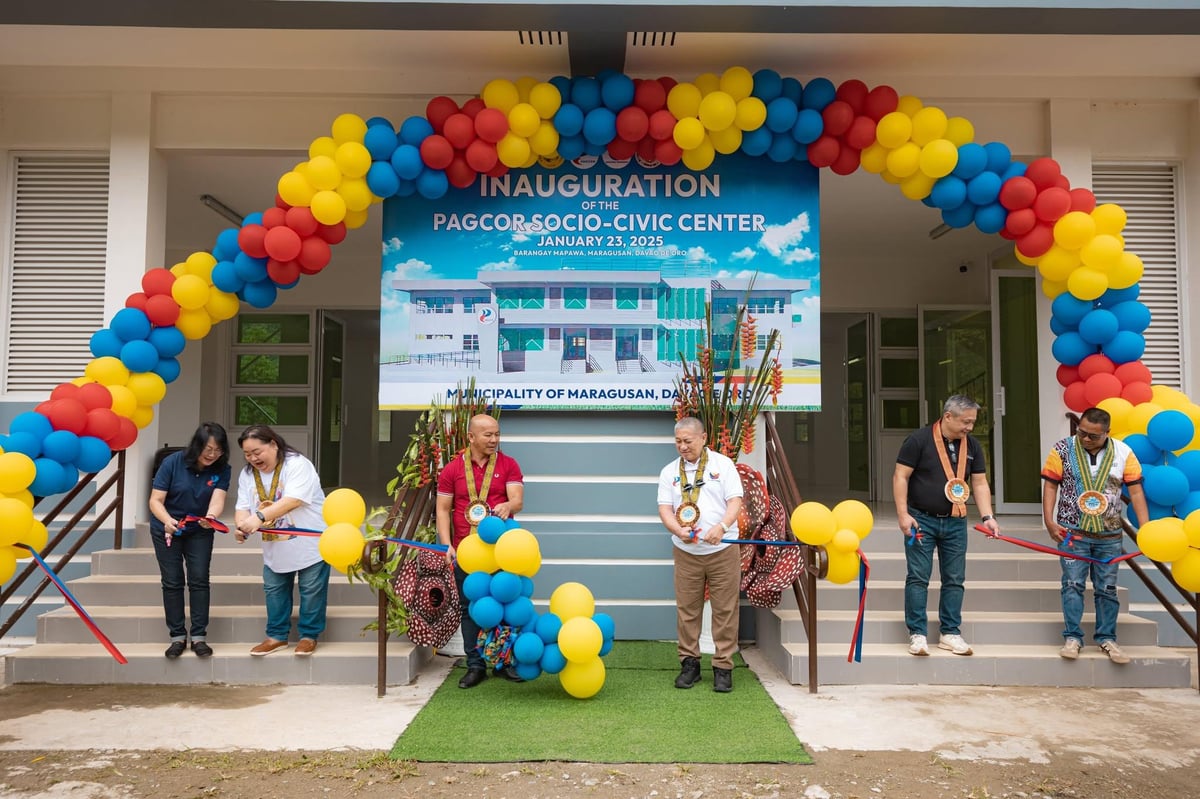 PAGCOR Vice President Ramon Stephen Villaflor (third from right) and Maragusan Mayor Angelito Cabalquinto (third from left) led the ribbon-cutting for the new two-story socio-civic center in Barangay Mapawa. They were joined by PAGCOR officers and local government officials.