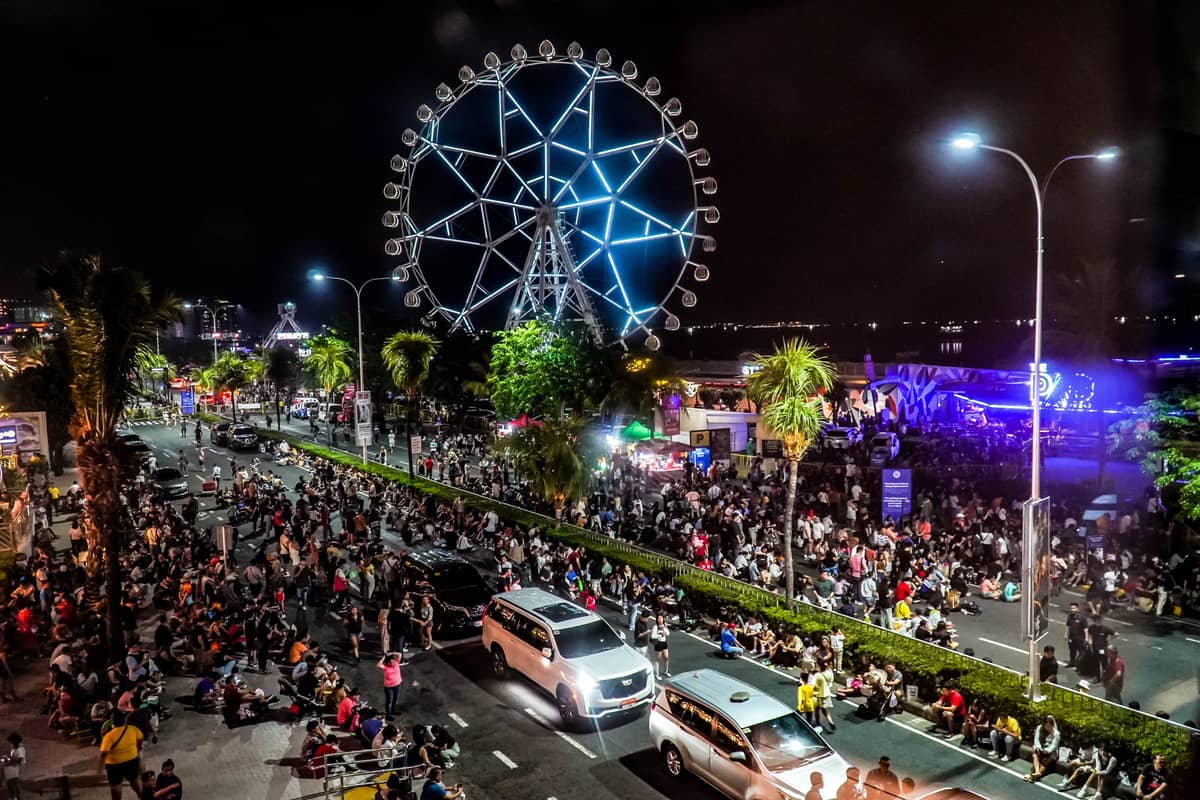 Thousands converged at SM by the Bay last year, creating a sea of faces captivated by the breathtaking pyrotechnic display.