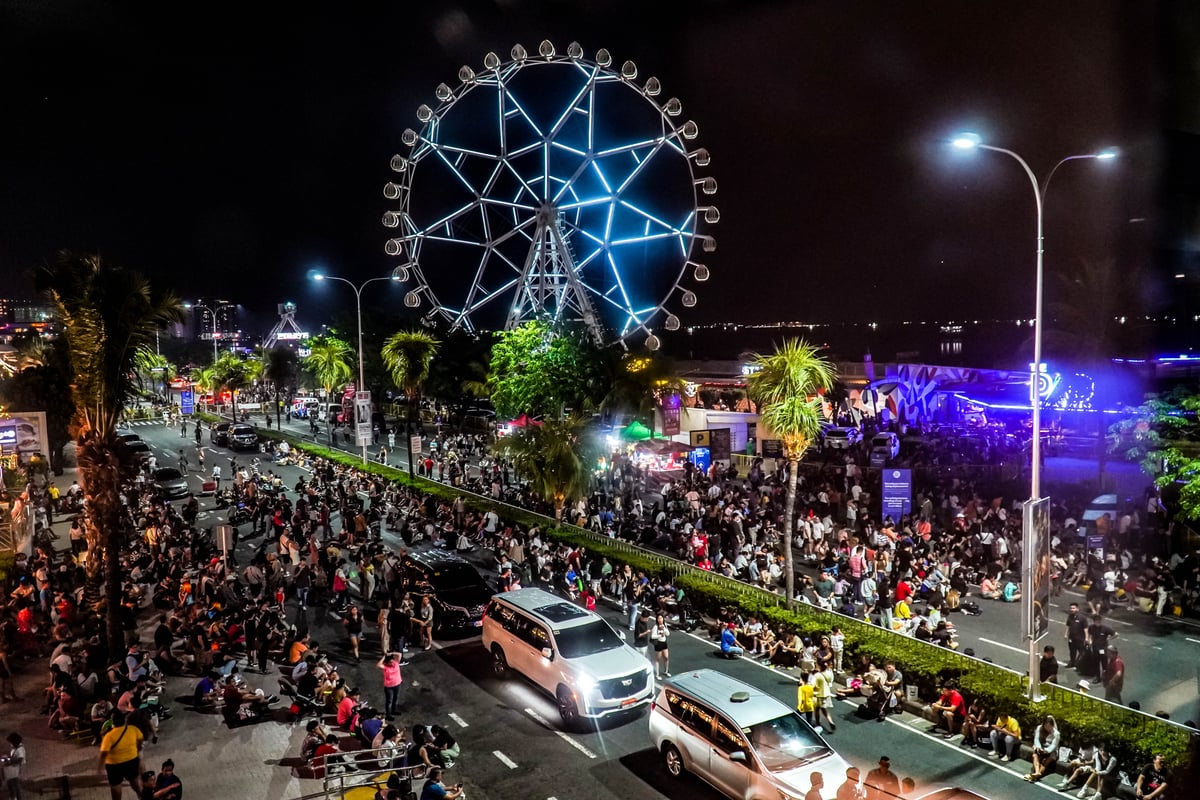 Thousands converged at SM by the Bay last year, creating a sea of faces captivated by the breathtaking pyrotechnic display.