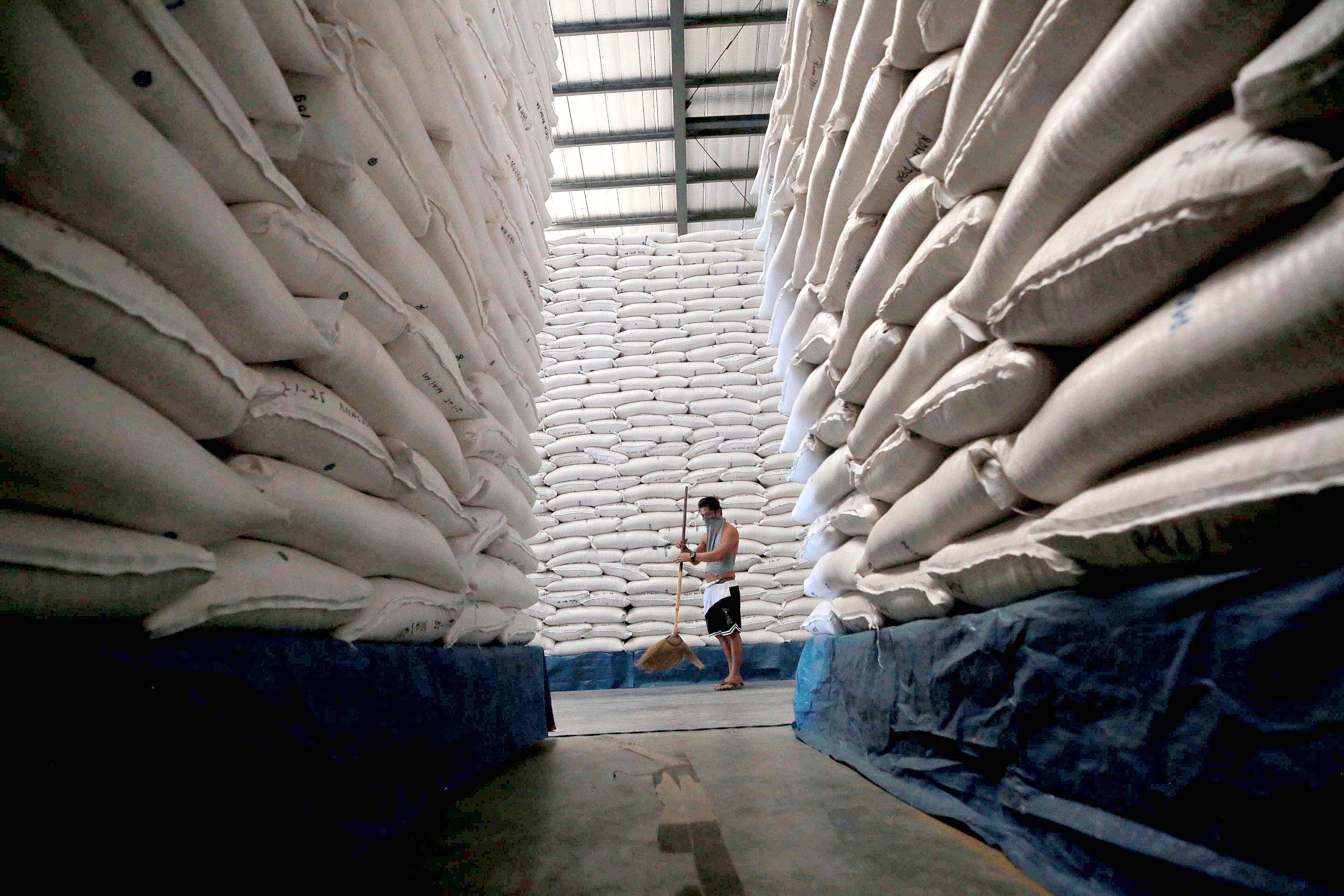 LTO assists rice cargo trucks