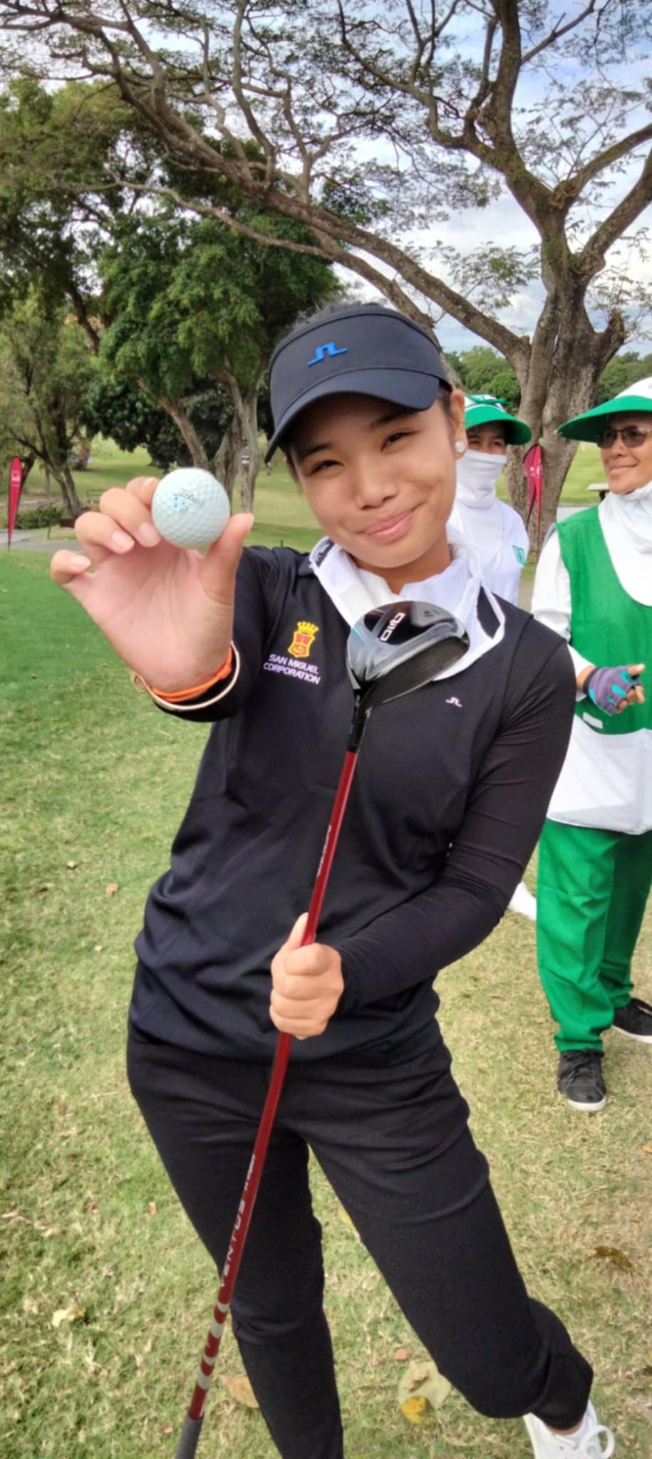 PRO Laurea Duque shows off the three-wood and ball she used in acing the sixth hole at Alabang Country Club on Wednesday.