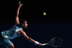 Alcaraz struggles past local hero