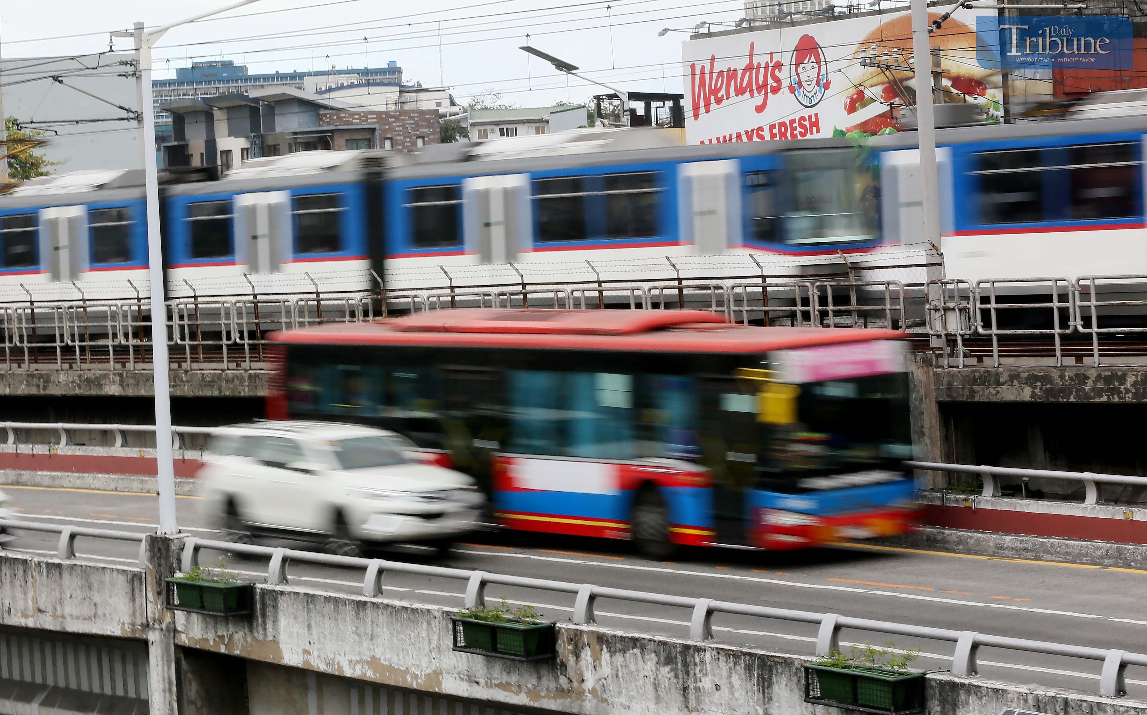 Commuter Alert! Bus lane to go bye-bye during DPWH's EDSA renovation