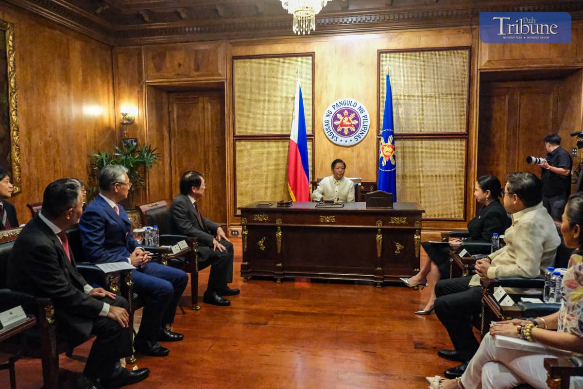 Mitsubishi Motors Corporation executives with President Marcos