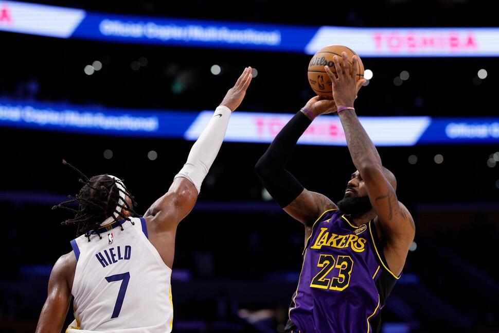 LeBron makes history as Lakers edge Warriors