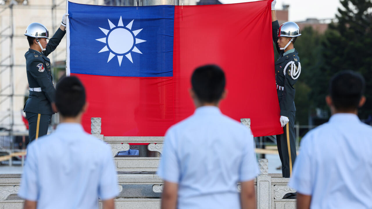 Taiwan detects 6 Chinese balloons near island 
